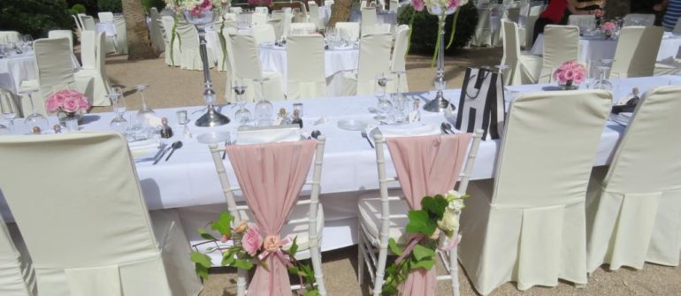 Blush, flower balls and DIY photobooths